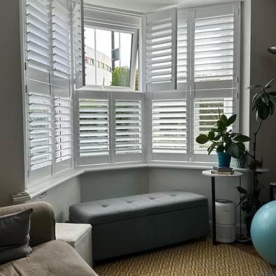 Bay window shutters