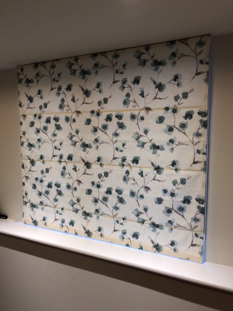 Made-to-measure patterned curtains